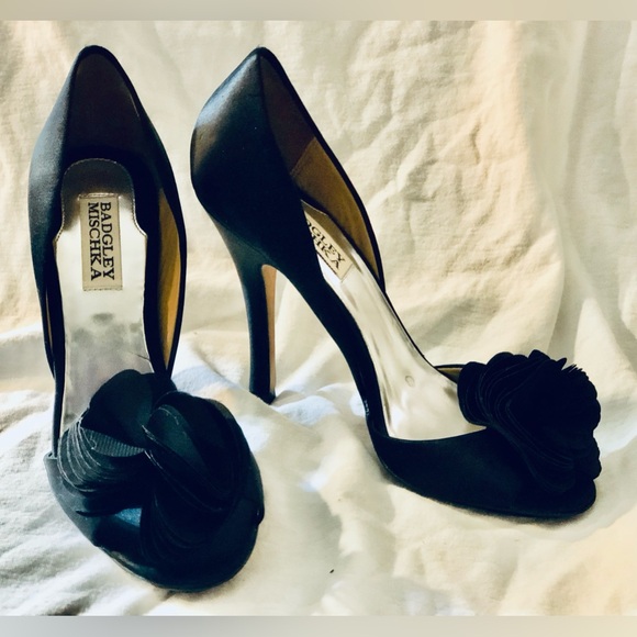 BADGLEY MISCHKA•SIZE-6•BLACK•HEELS•FLORAL ACCENT - Picture 5 of 16